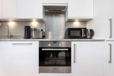Central, Stunning 2 Bed Apartment With Parking! Cambridge  Ngoại thất bức ảnh