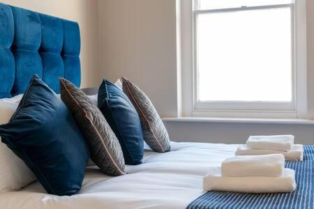 Central, Stunning 2 Bed Apartment With Parking! Cambridge  Ngoại thất bức ảnh