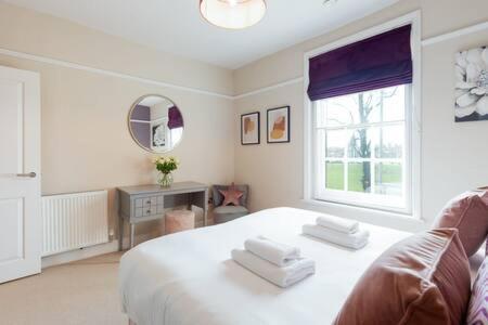 Central, Stunning 2 Bed Apartment With Parking! Cambridge  Ngoại thất bức ảnh